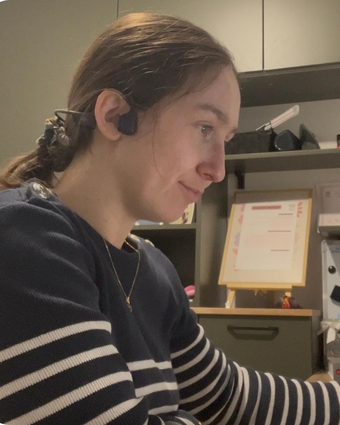 Alexia pendant un échange à distance